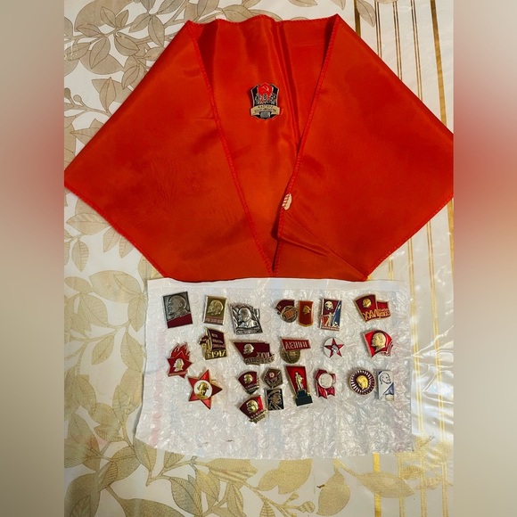 VTG Soviet PIONEER RED TIE Neck +23 Badges Lenin Komsomol hemp growing - Picture 1 of 5